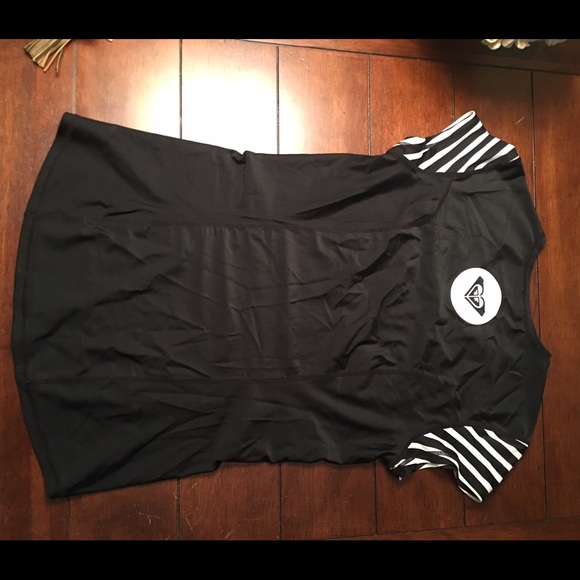 Roxy Short Sleeve Rash Gaurd - Picture 4 of 4